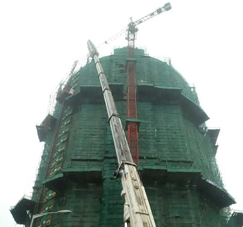 贵港市吊车在工地上作业